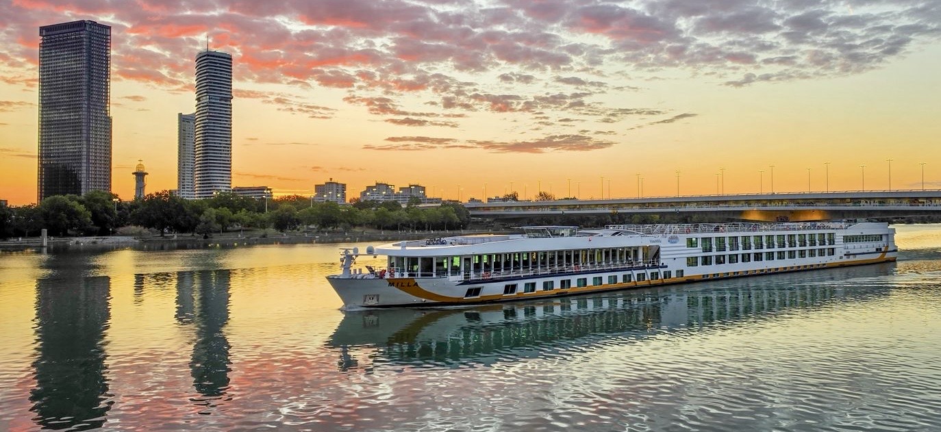 MS VistaMilla auf der Donau bei Wien